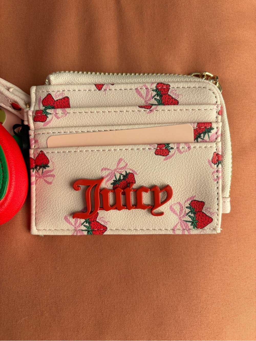 NWT Juicy Couture Strawberry Card Holder Wristlet - White & Red - Picture 2 of 4